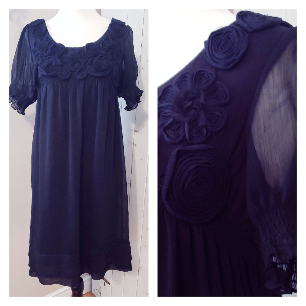 FLOWY CHIFFON BLACK DRESS FLOWER APPLIQUE